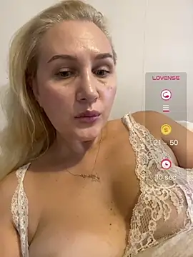 YourBlondee