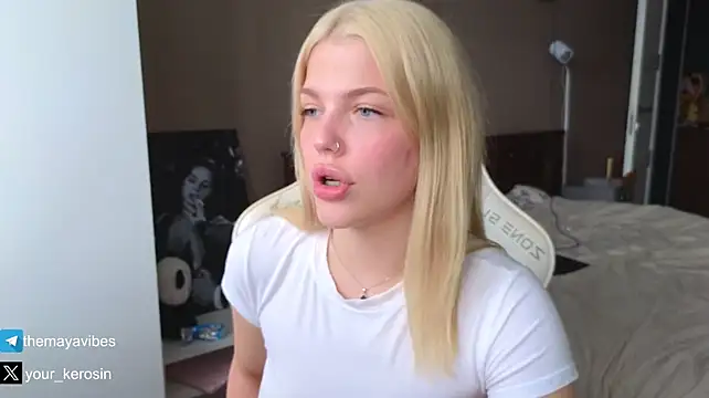 Maya_NextDoor - fuck my pussy with 2 fingers deep