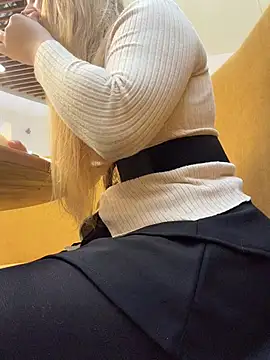 AdelRich - Show pussy in cafe