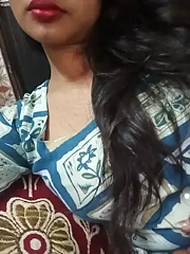 Avii5 - Showing boobs