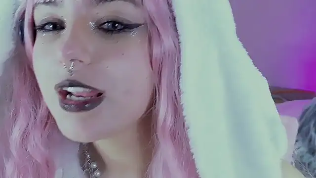 BizzyNoar - destroy my make up fill saliva