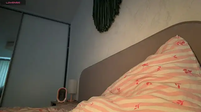 Art_Katty - Suck and lick fingers