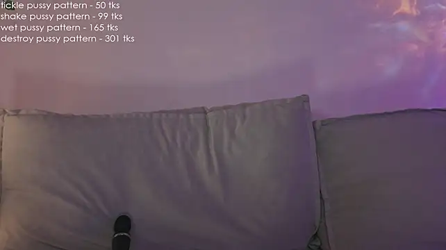 Im_casey - play with nipples