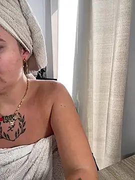ManjaWinkler - Dusche, Orgasmus Buttplug