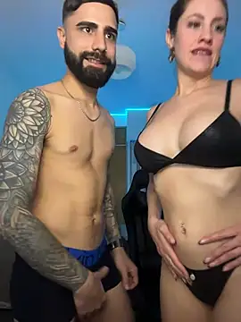 LolaSB - Jugar con las tetas🔥😈