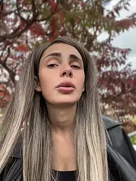 SandraCarter - Show hard nipples in park