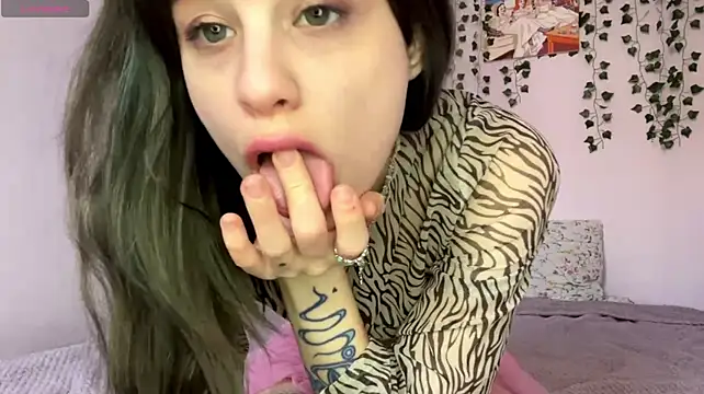 Lili_pup - Cream on tits