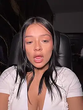 Lola_sweeet18 - flash boobs for you