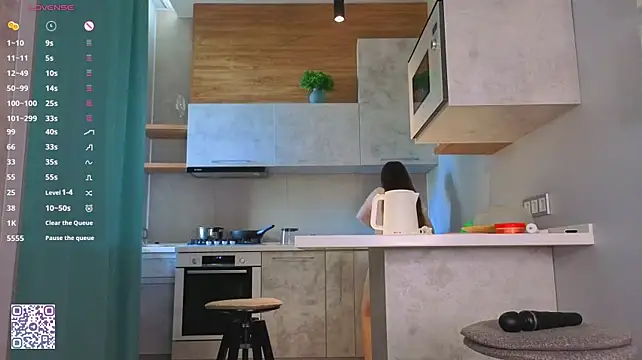 DonnaBurkee - slap my booty hard in doggy pose