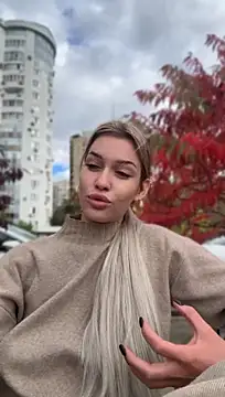 KikiWatson - Flash boobs in public 😈