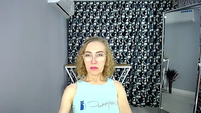 Queen_a_n_i - open ass