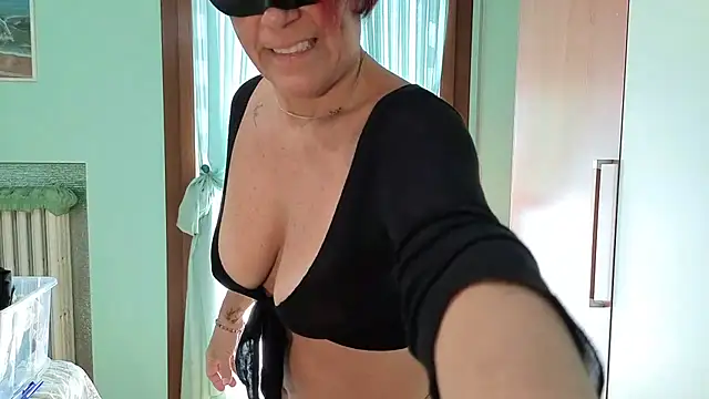 DragonflyExhib - TOPLESS + PRIMO PIANO DELLE TETTE!