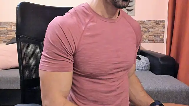 HotHunkTrainer's Live XXX Chat