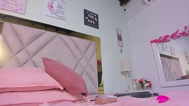 Monic_sanders - 5 fingers in the pussy