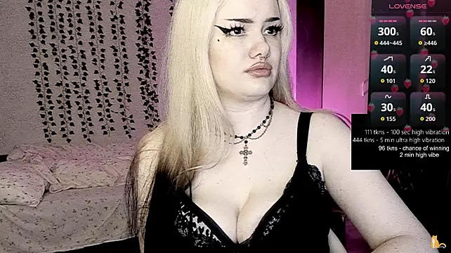 Strawberry_elfcat - hand bra