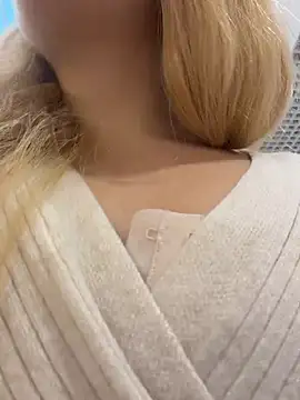 AdelRich - Show pussy in cafe