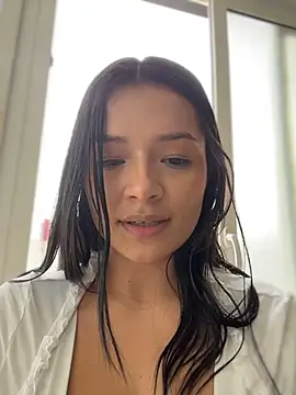 Lola_sweeet18 - Show boobs + pinch nipples 🍒