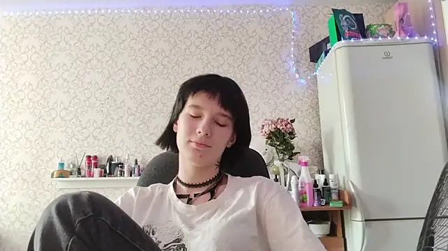 LeanZealand - Rub cream on my tits