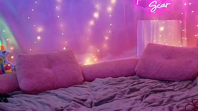 PrincessScar - DILDO AND VIBE SHIRTLESS