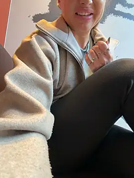 Beautydiamond - Masturbate pussy white open door