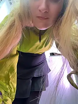 AdelRich - Show tits on public