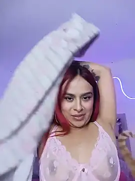 Emily_fox26 - Showing off lingerie in a sexy dance