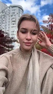 KikiWatson - Show ass in public 😈