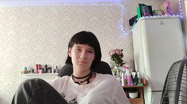 LeanZealand - Rub cream on my tits