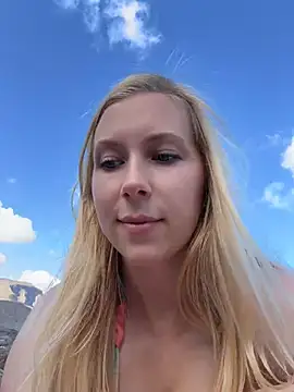 TrueSexyCrime - Naughty pussy play on the beach