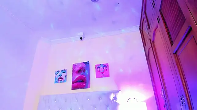 Aliyah_sweet - show with a butt plug + 2 spankings