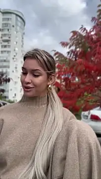 KikiWatson - Show ass in public 😈