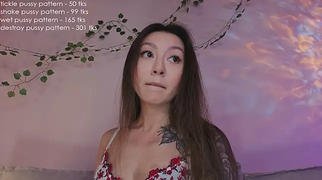 Im_casey - play with nipples