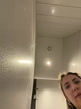 MariiD - 😈SQUIRT IN RESTROOM😈