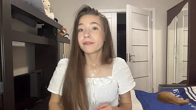 MeriSerisky - Lift up my top and show my bra