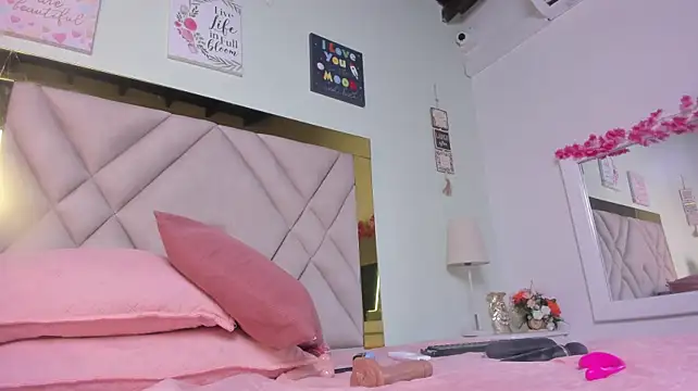 Monic_sanders - 5 fingers in the pussy