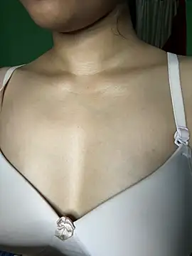 Little_hot_angle - Pussy spread