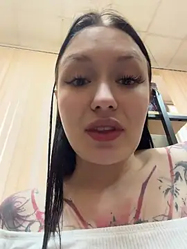 EliteBitch - see my pussy lips - cameltoe 😋
