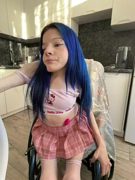 MiniSophiaa - Show ass/doggy 5min