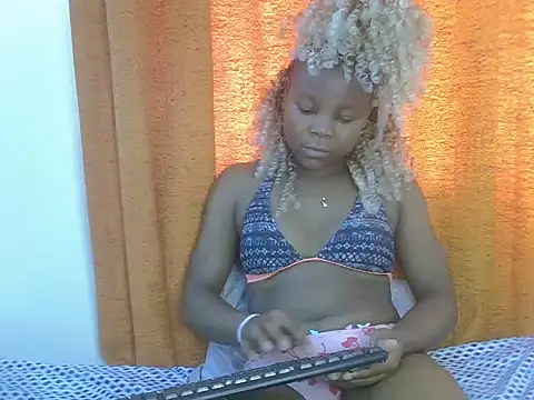 Paisley_star - make me horny i cum for daddy