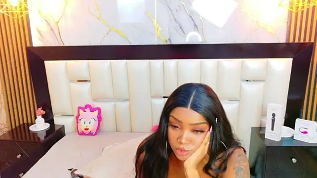 SalomeRestrepo - Oil my body shiny 🛢️✨