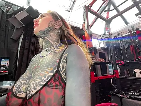 MistressWildd - SQUIRT OVER CAMERA 🍑🍑