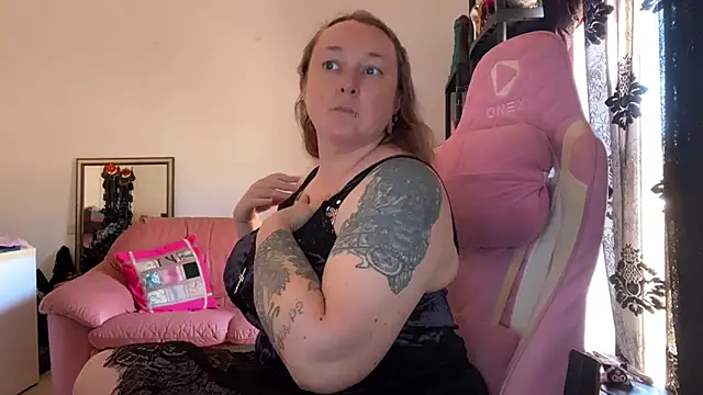 Kisicaxx - fuck my pussyy with HUGE dildo