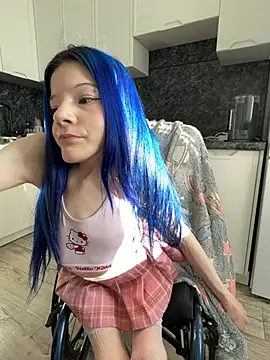 MiniSophiaa - Show ass/doggy 5min