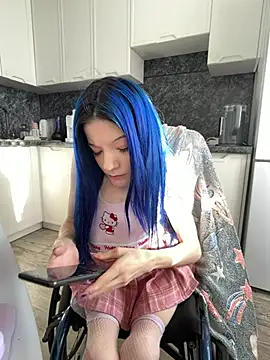MiniSophiaa - Show ass/doggy 5min