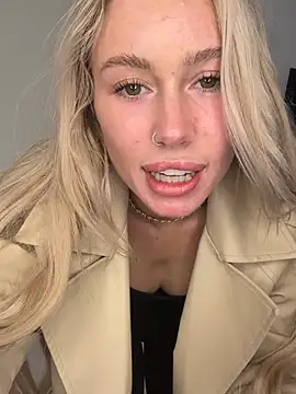 SexySaraxxoo - Bend over naked pussy rub😈
