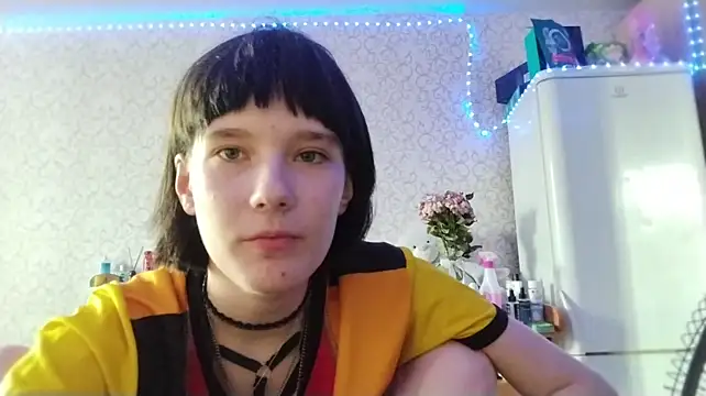 LeanZealand - Rub cream on my tits