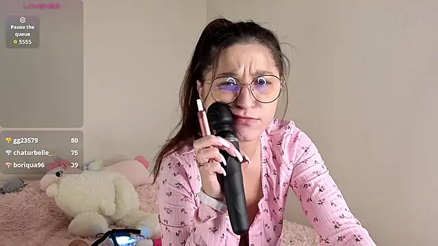Monster_Doris - squeeze your nipples close to the camera