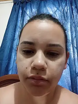 NahomyEvans - Play with my tits