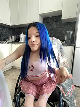 MiniSophiaa - Show ass/doggy 5min