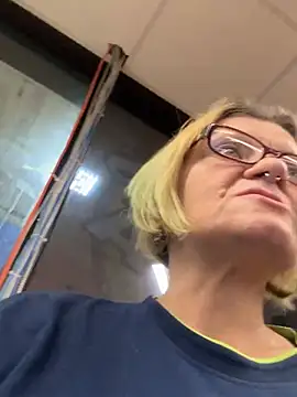 Lindzybella - Get naughty at work with me